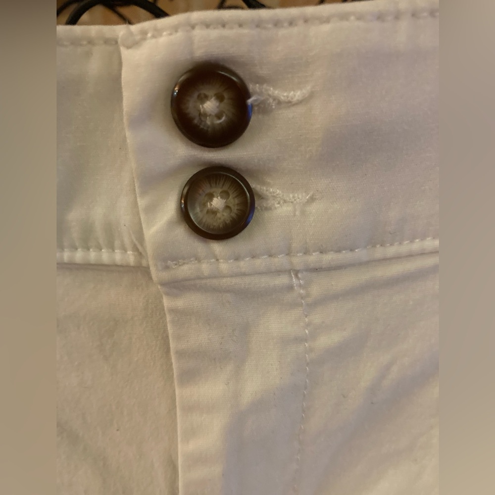 Dockers “khaki goodness inside” White Capri’s - Picture 3 of 11